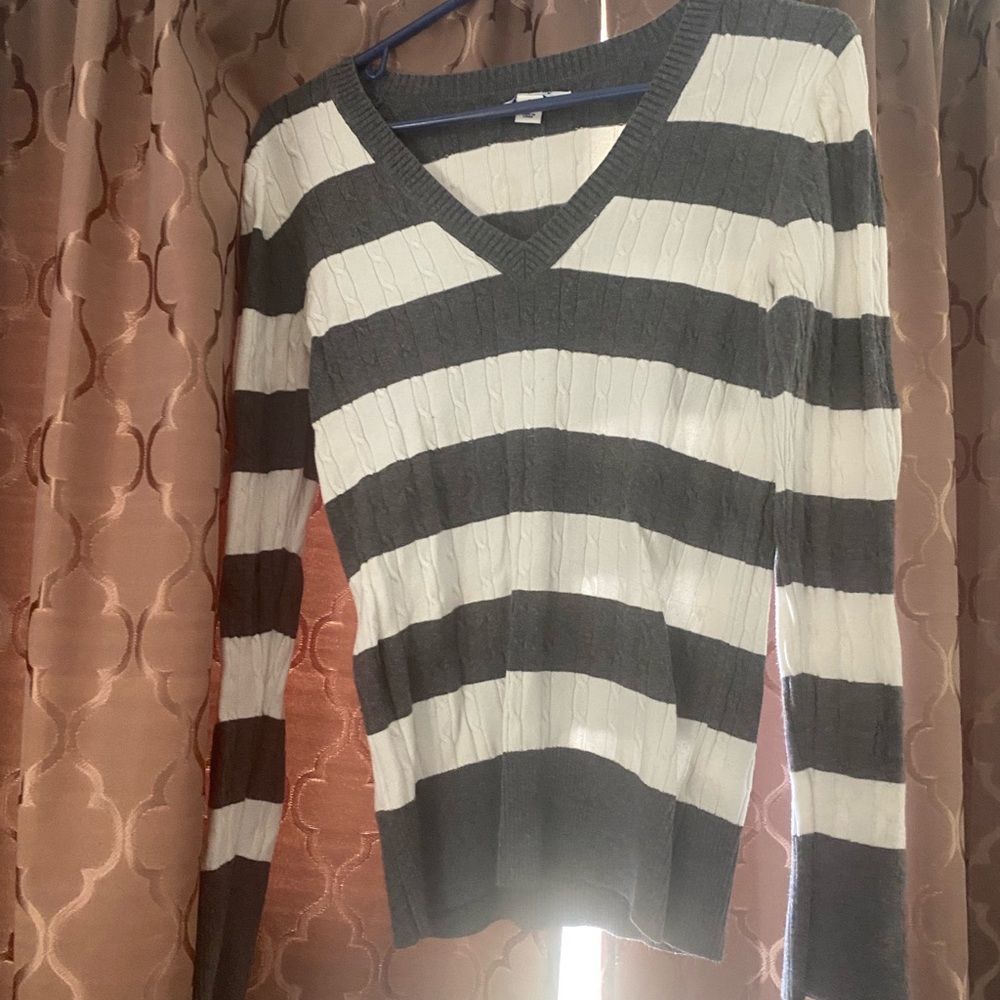 Old Navy sweater size small